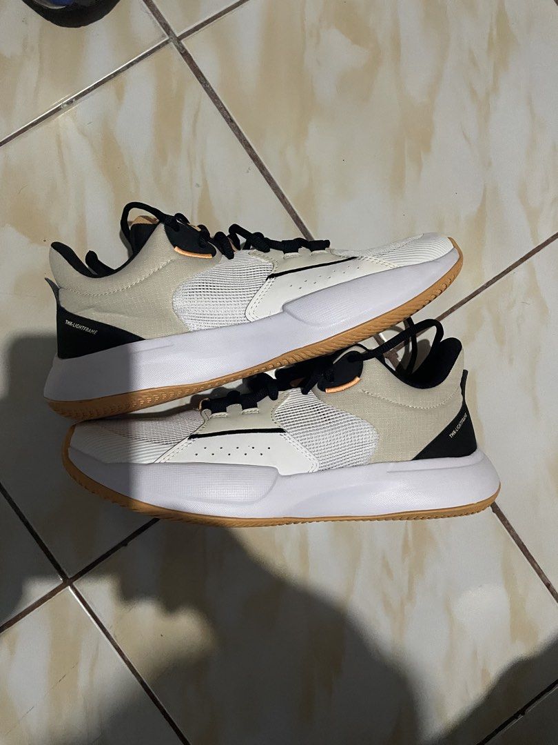 Decathlon Tarmak Basketball Shoe (Category: Sneakers) located in Quezon City. Submitted by migel_vedra (Listing ID 1439910294, Image 1). Description: No box, gcash or bpi payment, shippin fee of buyer..