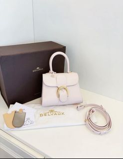 （分類：）位於 。 由 iris.luxury 提交（商品編號 1439882780，圖片 1）。簡介： 。