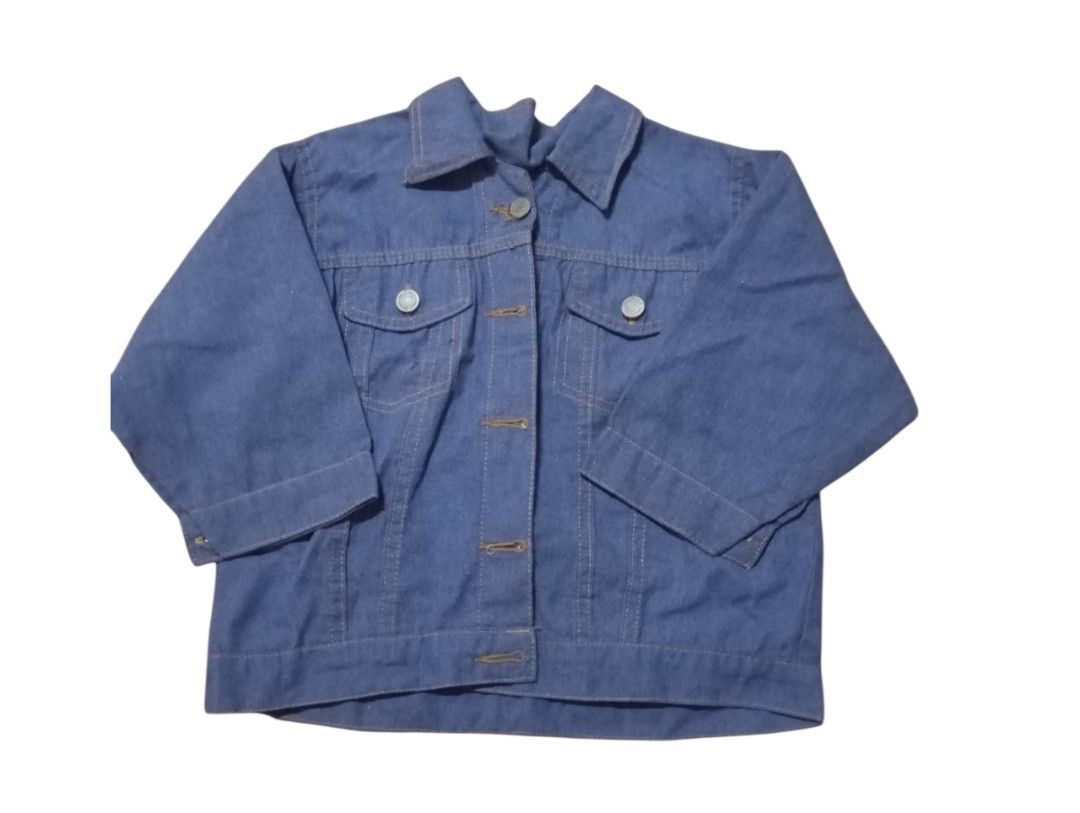Denim Jacket cropped (Category: Coats, Jackets and Outerwear) located in Manila. Submitted by francineadri_ (Listing ID 1439888274, Image 1). Description: - Medium blue denim jacket - Collared neckline - Button-down closure - Two chest pockets - Three-quarter sleeves - Versatile for layering.