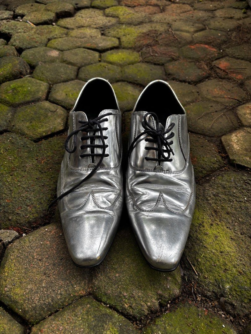 D&G metallic pointed boots (Category: Boots) located in Davao. Submitted by frailty444 (Listing ID 1439816686, Image 3). Description: D&G pointed silver metallic pointed boots size 42 negotiable.