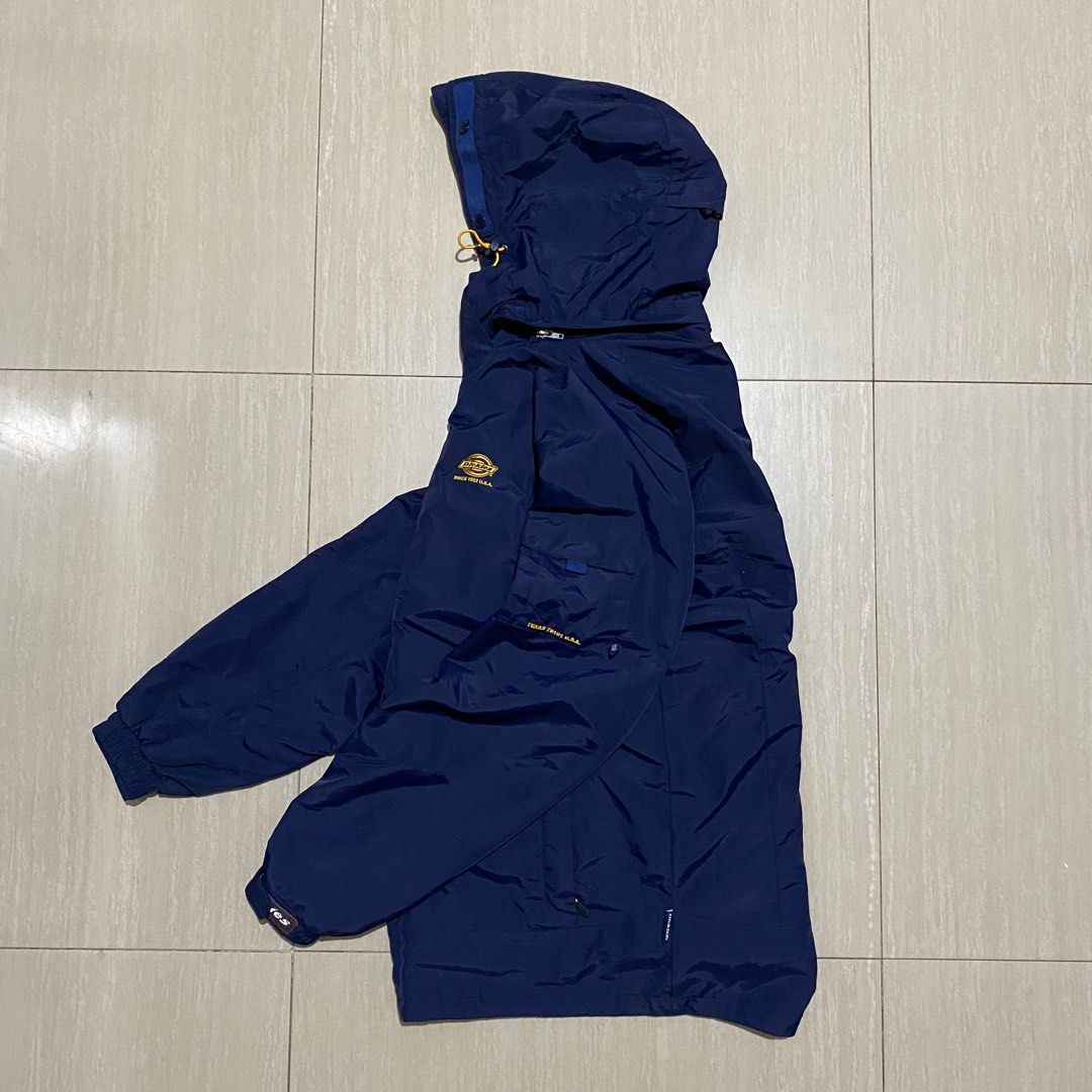 Dickies Outdoor Jacket Waterproof (Category: Coats, Jackets and Outerwear) located in Irosin. Submitted by kylebri (Listing ID 1439968305, Image 3). Description: Dickies Outdoor Jacket Waterproof Detachable Hood good as new condition no issue 1 Medium ( 23W x 28L ) 1 XL ( 24W x 29L) direct message me ! 📥.