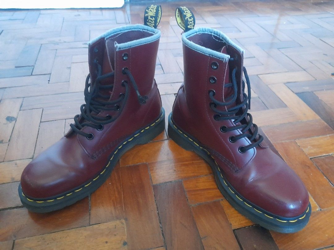DR. MARTENS BOOTS ( For Women) Rare Color (Category: Boots) located in Pasig City. Submitted by mglym (Listing ID 1439813402, Image 1). Description: Twice used only minor scratches.