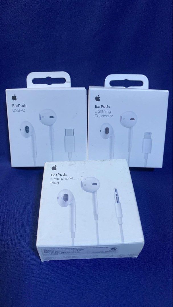 EarPods lightning/usb-c/jack type earphone (Category: Headphones & Headsets) located in Manila. Submitted by mimasour (Listing ID 1439820400, Image 1). Description: .