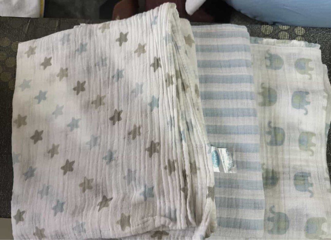 Enfant Muslin Cloth Set (Category: Other Baby Bathing & Changing Needs) located in San Juan City. Submitted by sssyp (Listing ID 1439952166, Image 2). Description: Enfant muslin cloth set Barely used, still like new .