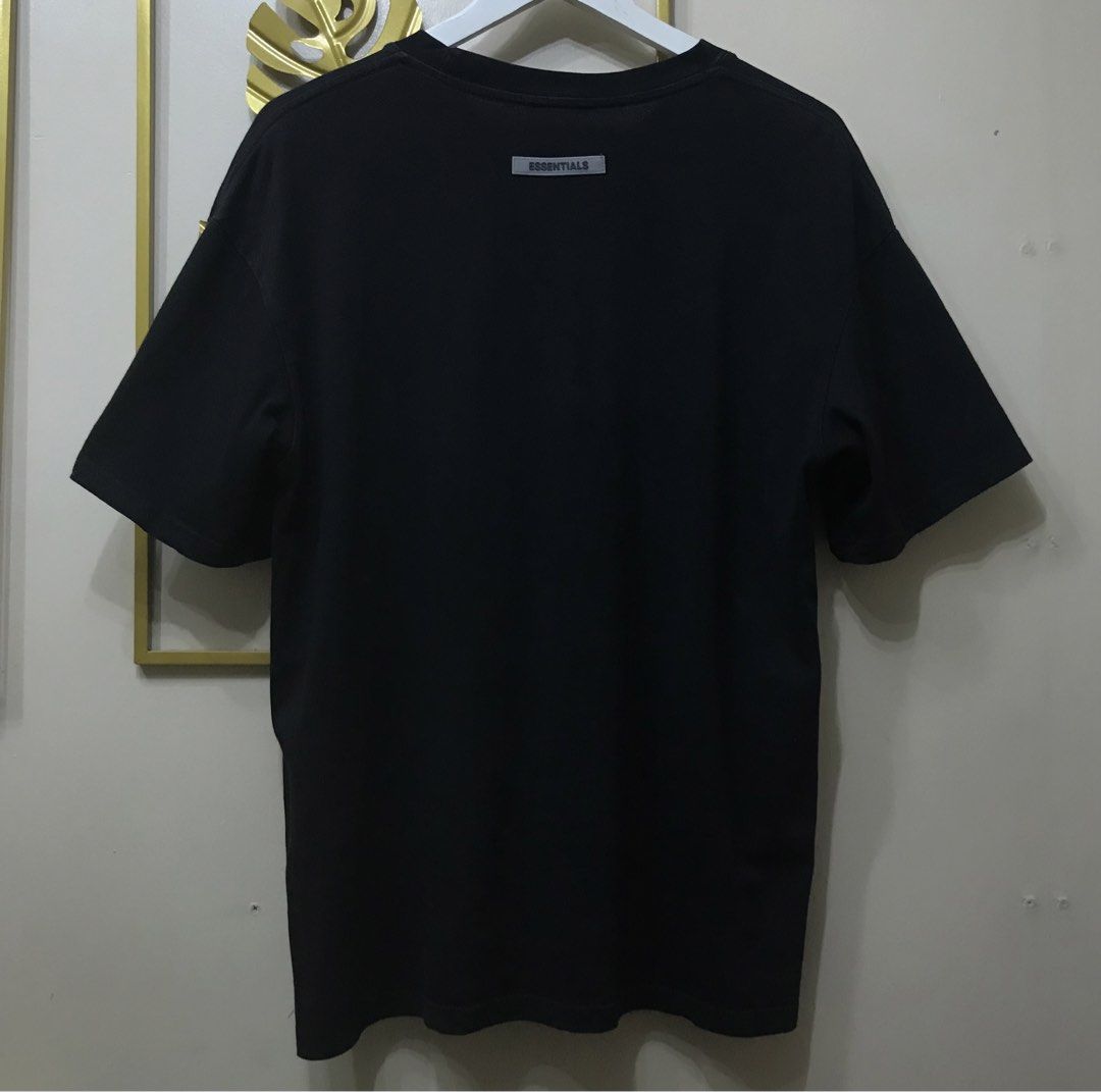 Essentials 77 Tshirt (Category: Tshirts & Polo Shirts ) located in Angeles City. Submitted by bashthriftstuff123 (Listing ID 1439890557, Image 2). Description: Essentials 77 Tshirt •Size : Medium •Width 21 •Length : 27.5 •Verygood condi •Issue cut neck tag only pero may wash tag ₱400 + SF.