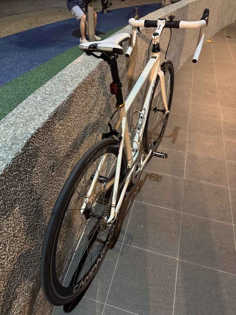 Felt Dispatch (Category: Bicycles) located in Singapore. Submitted by gamerpro (Listing ID 1439855112, Image 3). Description: Selling this spare bike as I dont really need it. This bike comes with Campagnolo Pista Wheels, Sugino 75 Crank and Sugino Zen Chainring. Wheel set and crank set alone is already above $1.2K. It weight around 8.5KG. Convertible to fixie(at Ur own cost). Ready to ride, no servicing required. Lights are not included. Pick up