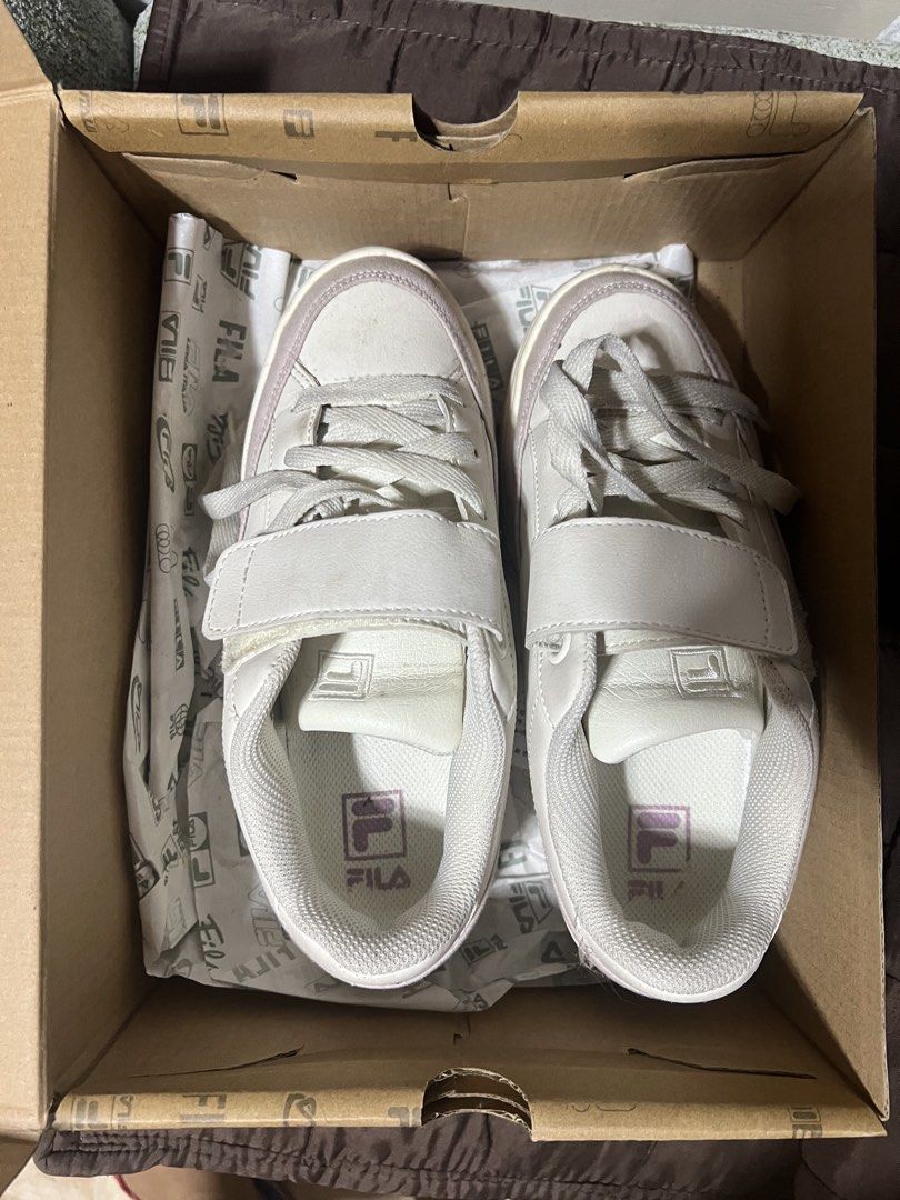 Fila Funky Tennis 1998 VC (Category: Sneakers) located in Bulacan. Submitted by camzzzyyyyy (Listing ID 1439910415, Image 2). Description: Model: Fila Funky Tennis 1998 VC Platform lifestyle rubbershoes Size: 7US/24 cm Used few times only Price + SF (slightly negotiable) RFS: decluttering .