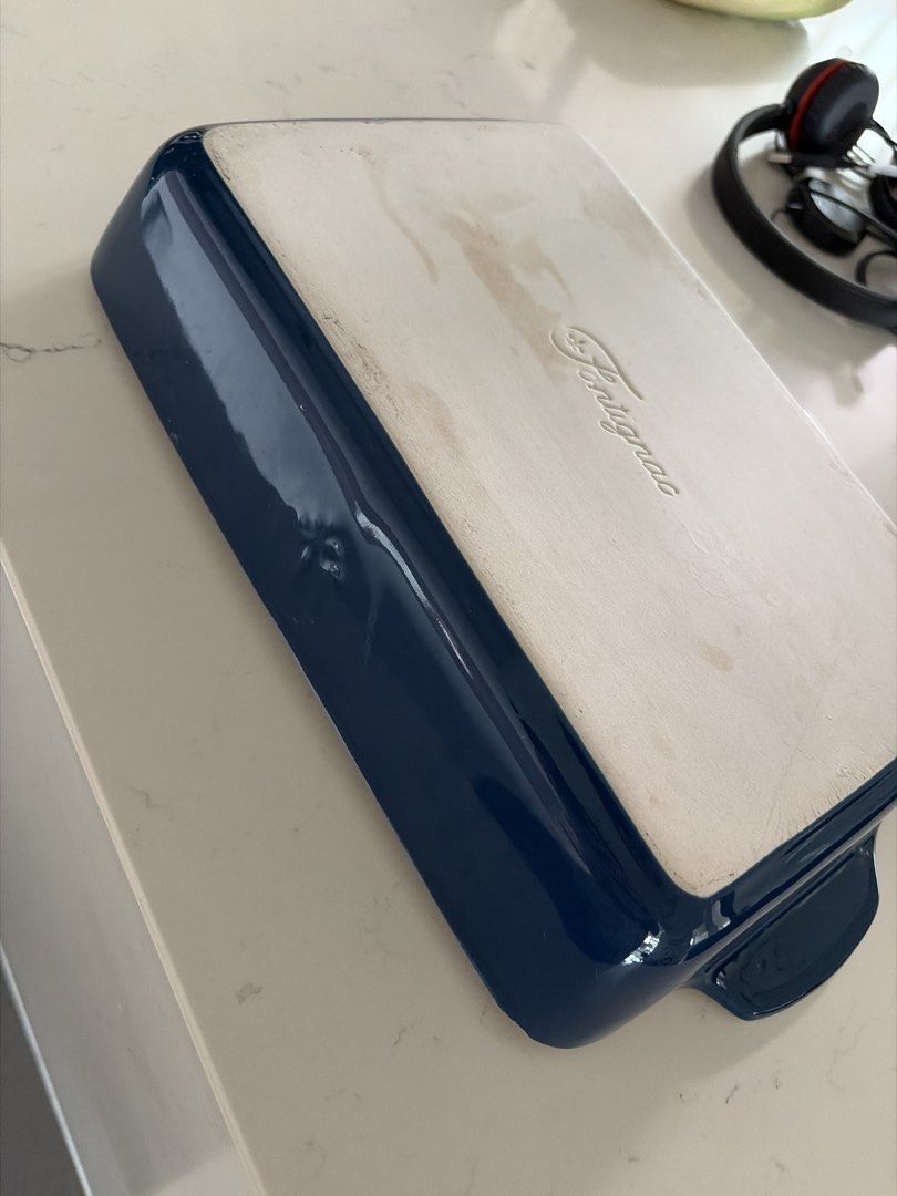 Fontignac Rectangular Baking Dish (Category: Bakeware) located in Singapore. Submitted by radaffair (Listing ID 1439825094, Image 3). Description: - Fontignac rectangular baking dish - White interior, blue exterior - Oven-safe - Durable - Ideal for casseroles and roasting -30cm by 20cm.
