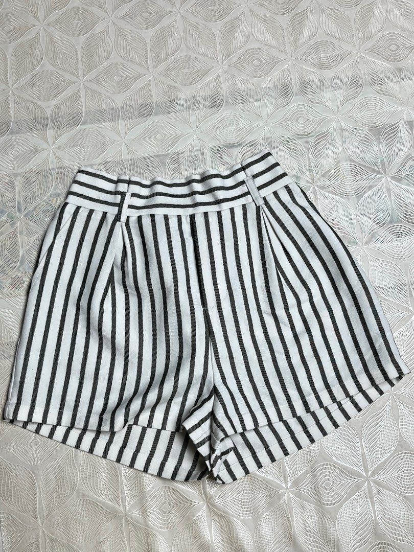 Forever 21 Striped High-Waisted Shorts (Category: Shorts) located in Pasig City. Submitted by sevyenti (Listing ID 1439975149, Image 1). Description: - Cute high-waisted shorts from Forever 21 - Classic black and white vertical stripe pattern - Comfortable elastic waistband - Pleated front detail - Perfect for a casual and stylish look.