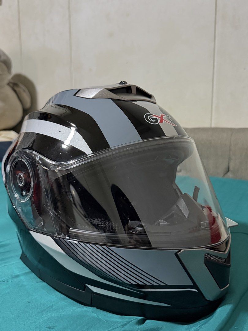 fullface (Category: Motorcycle Accessories) located in Singapore. Submitted by duffieeee (Listing ID 1439873170, Image 3). Description: wore once SRS BUYER CAN NEGO TAKE AND GOO .