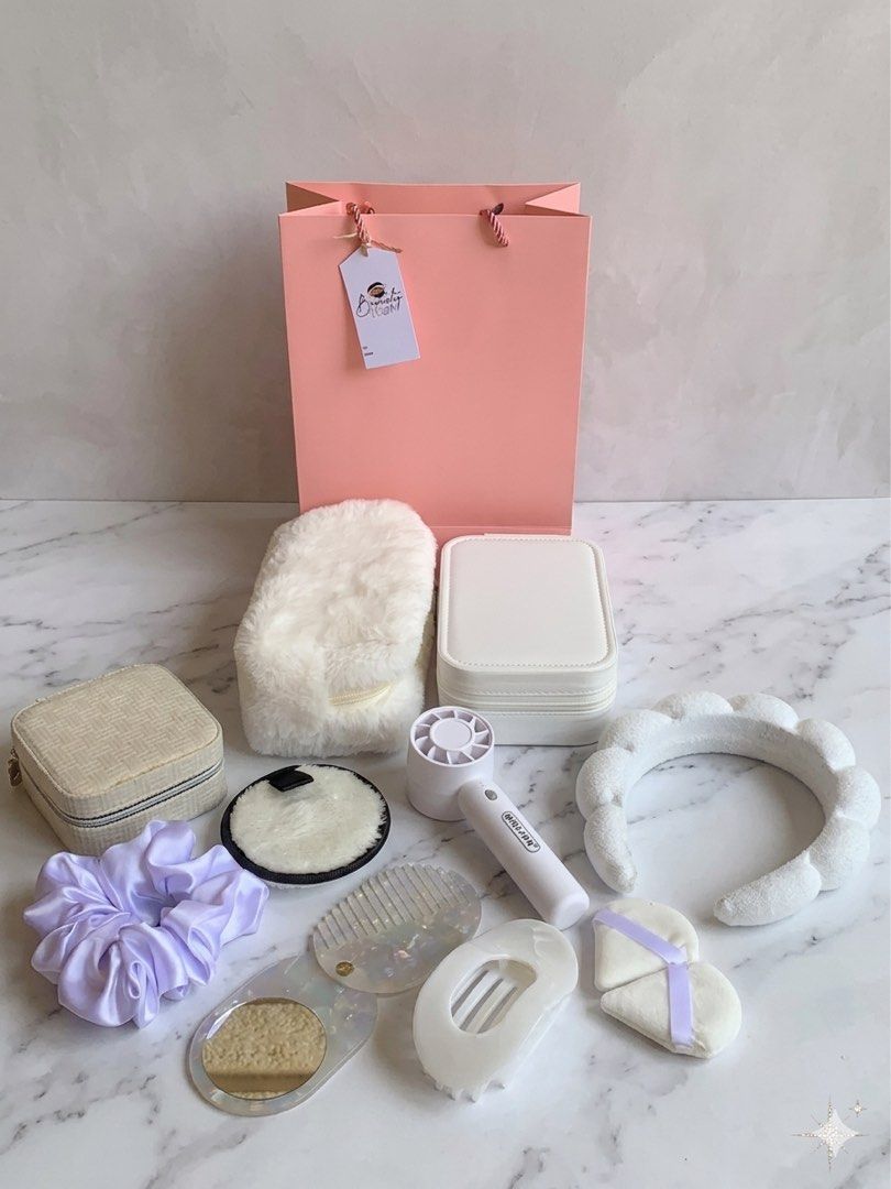 Gift set (Category: Makeup) located in Quezon City. Submitted by jaianaapura (Listing ID 1439832734, Image 2). Description: Aesthetic Beauty Set/Wellness Set/Bridal Set👸 Included in the Set: ✨Led Travel Travel Jewerly Box ✨Portable Handheld Fan ✨Puffy Cloud Headband ✨Fur Cosmetic Pouch ✨Silk Scrunchies ✨Acetate Comb & Mirror Set ✨Clean Sponge ✨Powder Puff ✨Acetate Claw ✨Jewerly Box 🎁 Perfect For Every Occasion: ✨ Personal Use: Elevate your vani