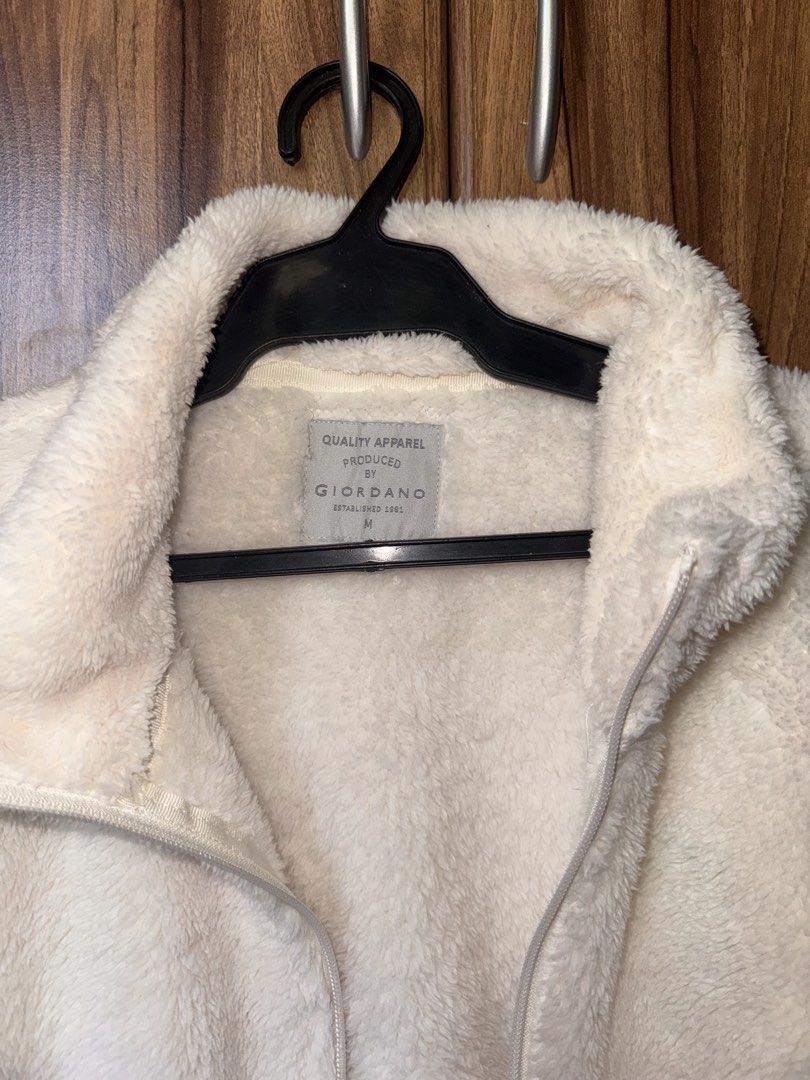 Giordano Fleece Jacket - White (Category: Coats, Jackets and Outerwear) located in Angono. Submitted by gentlyadoredstuff (Listing ID 1439884597, Image 3). Description: - Giordano fleece jacket - Used once only - Size: Medium - High collar - Full-length zipper - Two side pockets .