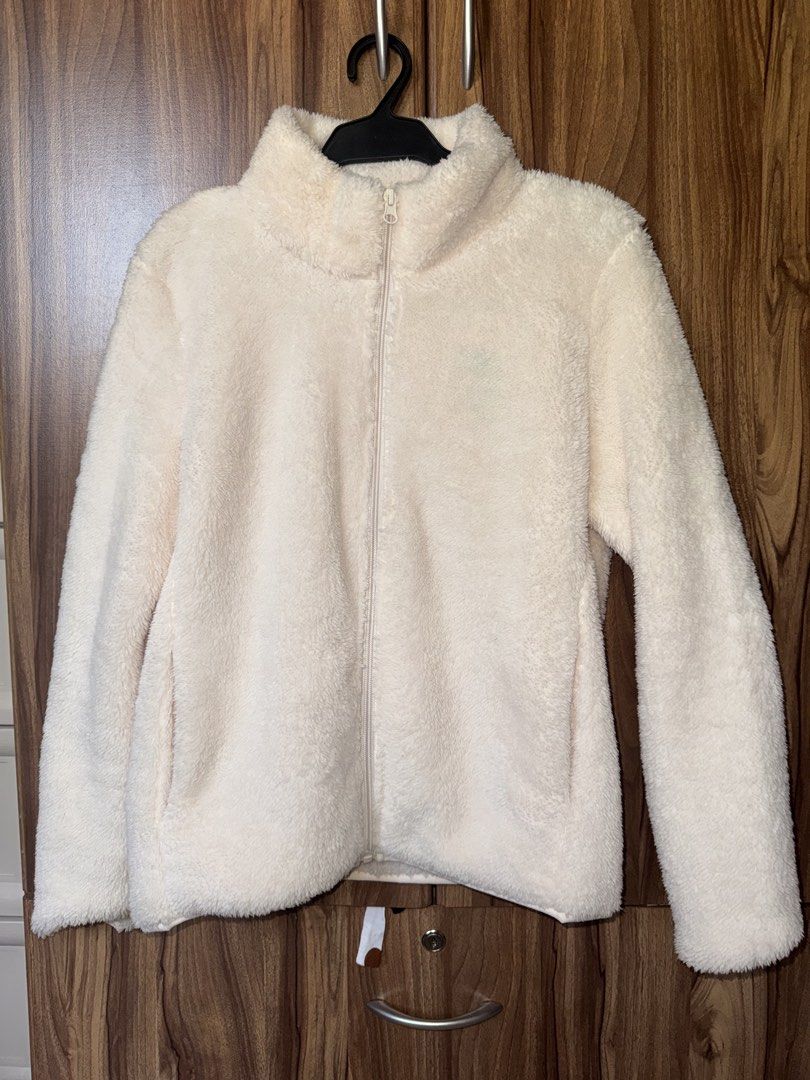 Giordano Fleece Jacket - White (Category: Coats, Jackets and Outerwear) located in Angono. Submitted by gentlyadoredstuff (Listing ID 1439884597, Image 1). Description: - Giordano fleece jacket - Used once only - Size: Medium - High collar - Full-length zipper - Two side pockets .