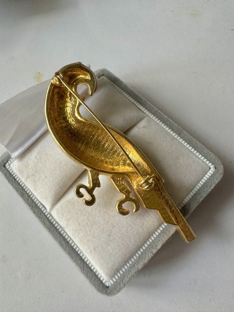 Gold tone Parrot Bird Brooch (Category: Brooches) located in Mandaluyong City. Submitted by chyckenwings (Listing ID 1439871427, Image 3). Description: SALE! As is where is. First to pay gets the item. No long reservations. Location is in Mandaluyong. Kindly note: Unless stated, items listed have not been tested and are sold as is where is. We source our products from a variety of auctions. While some items may look brand new, all are listed as p