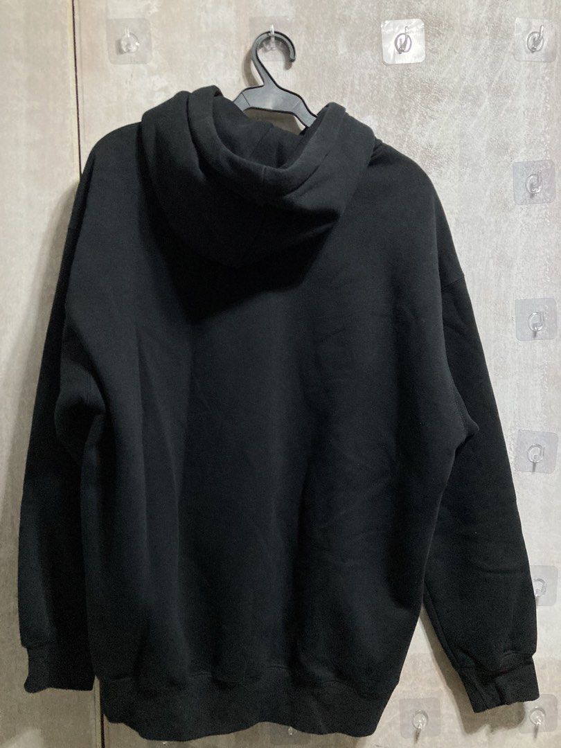 GOLF x 9fcs Visual Hallucinations Black Hoodie (Category: Coats, Jackets and Outerwear) located in Iloilo. Submitted by __kyleeee__ (Listing ID 1439918927, Image 2). Description: - Black hoodie - '9fcs VISUAL HALLUCINATIONS' graphic print on front - Drawstring hood - Front kangaroo pocket - Comfortable and stylish for everyday wear.