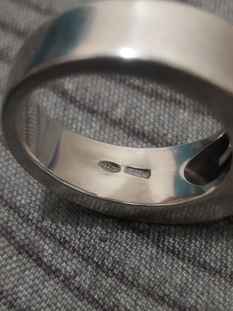 Gucci GG silver 925 Ring (Category: Rings) located in Las Pinas. Submitted by conkarah420 (Listing ID 1439886947, Image 3). Description: For sale Gucci GG silver 925 ring. Size: 5 Bought in Japan Original price 10k plus.
