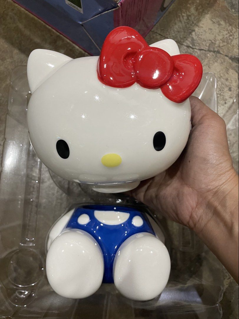Hello kitty fondue pot (Category: Beverages) located in Baguio. Submitted by nalyns_unique_finds (Listing ID 1439956765, Image 2). Description: Ceramic material .