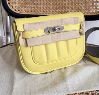 （分類：）位於 。 由 bellize.luxury 提交（商品編號 1439979535，圖片 1）。簡介： 。