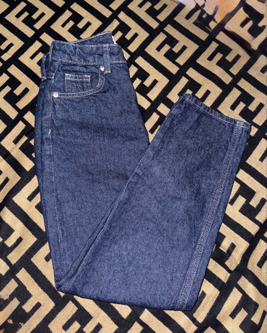 H&M Dark Wash Denim Jeans (Category: Jeans) located in Cabiao. Submitted by dnnvrr (Listing ID 1439818375, Image 1). Description: Posting all my pre-loved clothes before the school starts! 💞 (yes, I was inactive cause I was LOCKED IN the entire sem haha) DM for WW Girls, Happy Shopping 🤍 - Fits 24, not stretchable - H&M dark wash denim jeans - Button and zipper closure - Classic straight leg cut - Front and back pockets - Versatile design.