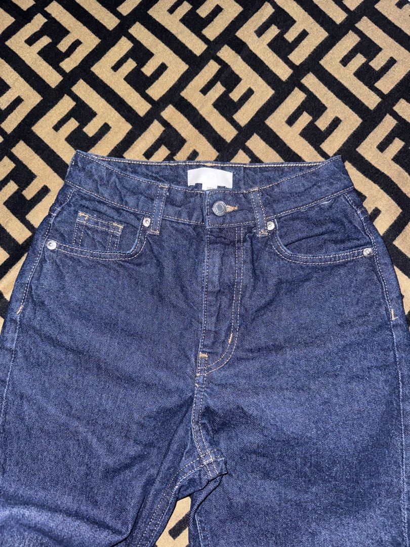 H&M Dark Wash Denim Jeans (Category: Jeans) located in Cabiao. Submitted by dnnvrr (Listing ID 1439818375, Image 2). Description: Posting all my pre-loved clothes before the school starts! 💞 (yes, I was inactive cause I was LOCKED IN the entire sem haha) DM for WW Girls, Happy Shopping 🤍 - Fits 24, not stretchable - H&M dark wash denim jeans - Button and zipper closure - Classic straight leg cut - Front and back pockets - Versatile design.