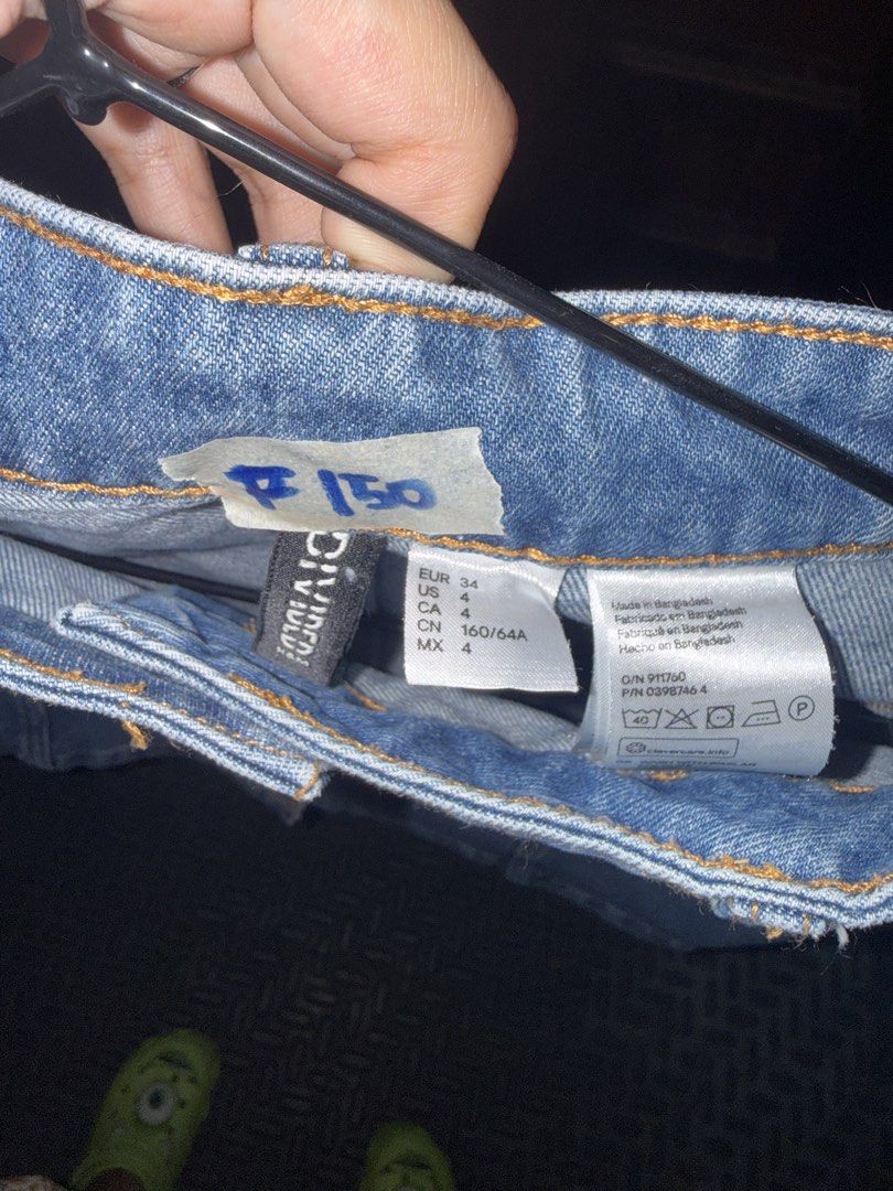 H&M Divided Blue Denim Button-Front Mini Skirt Size 4 (Category: Skirts) located in Manila. Submitted by ohmacy18 (Listing ID 1439910276, Image 2). Description: .