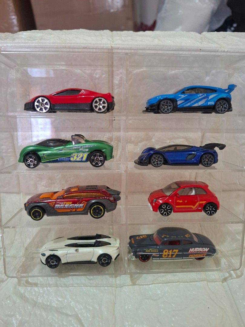 Hotwheels assorted loose (Category: Toys & Games) located in Narvacan. Submitted by jigger85_2ndaccount (Listing ID 1439857063, Image 1). Description: Hotwheels assorted loose mint 80 non mint 70.