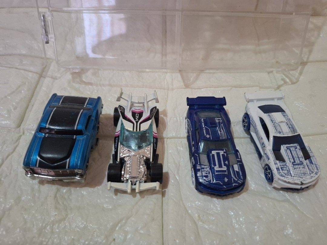 Hotwheels assorted loose (Category: Toys & Games) located in Narvacan. Submitted by jigger85_2ndaccount (Listing ID 1439858596, Image 2). Description: Hotwheels assorted loose mint 80 non mint 70.