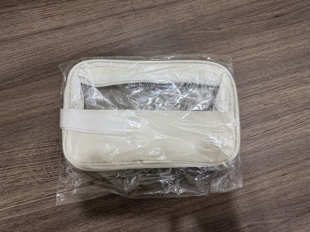 Imagine your Korea Travel Organizer (Category: Travel Essentials & Accessories) located in Manila. Submitted by sellingelly (Listing ID 1439972393, Image 2). Description: .