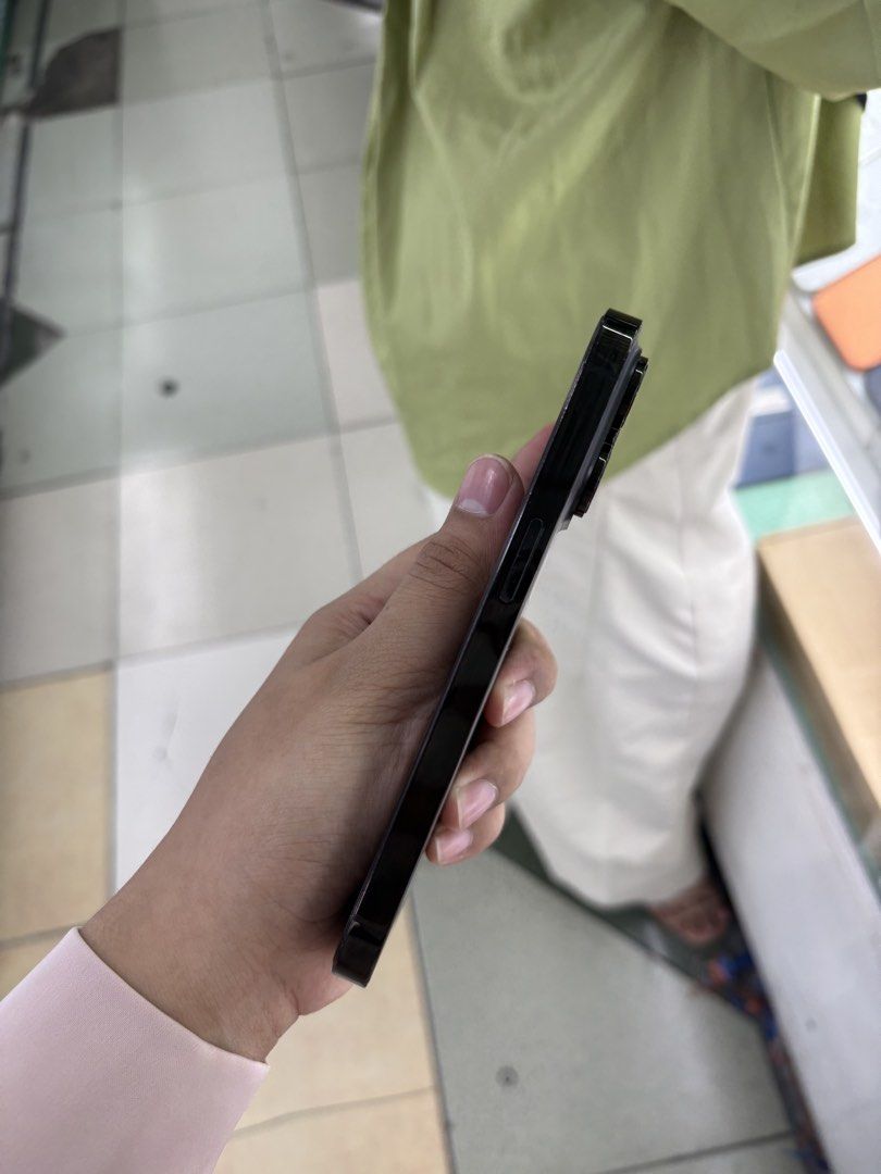 iPhone 14 Pro 1TB Factory Unlock No Issue Secondhand (Category: iPhone 14 Series) located in Pasig City. Submitted by FarAndRayShop (Listing ID 1439906597, Image 2). Description: OPEN FOR SWAP/SELLING/BUYING (RFS: Buy and Sell) Price: 36,499 iPhone 14 Pro 1TB •FACTORY UNLOCK •NO HIDDEN ISSUES •TEST TO SAWA •Authentic Phone Physical store in Greenhills Shopping Center XD-07 Stall Number Look For Rayray Or Anika NO CASH INSTALLMENT We are open also