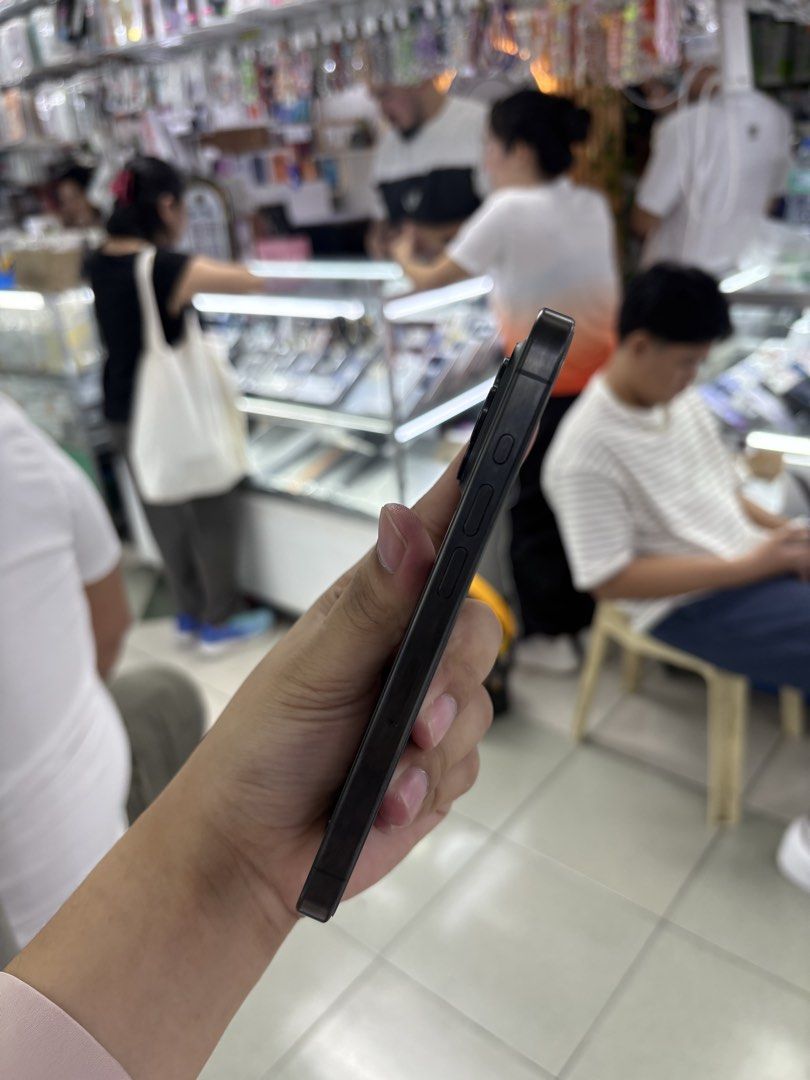 iPhone 15 Pro 128GB Factory Unlock No Issue Secondhand (Category: iPhone 15 Series) located in Pasig City. Submitted by FarAndRayShop (Listing ID 1439906852, Image 3). Description: OPEN FOR SWAP/SELLING/BUYING (RFS: Buy and Sell) Price: 34,499 iPhone 15 Pro 128GB •FACTORY UNLOCK •NO HIDDEN ISSUES •TEST TO SAWA •Authentic Phone Physical store in Greenhills Shopping Center XD-07 Stall Number Look For Rayray Or Anika NO CASH INSTALLMENT We are open 