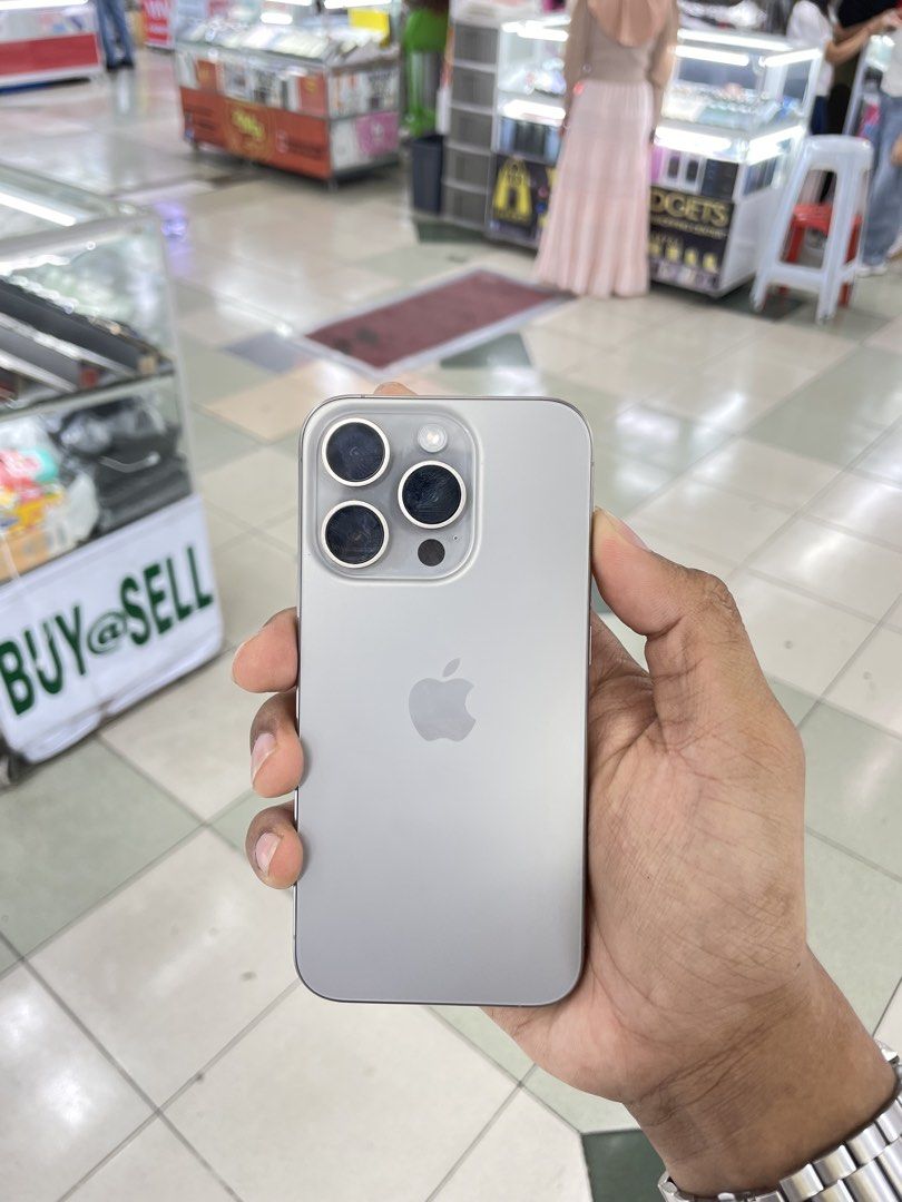 iPhone 15 Pro 256GB 95% BH NTC OPENLINE NO ISSUE (Category: iPhone 15 Series) located in Manila. Submitted by benshop. (Listing ID 1439851696, Image 1). Description: FOR SALE | TRADE/SWAP BenShop Price : 38,500 php ▫️On hand: iPhone 15 Pro ▫️256 ▫️Openline/Factory unlocked ▫️Natural ▫️95% Batt health ▫️Ntc Local Variant ▫️Complete Original box ▫️All Features Working INCLUSIONS & FREEBIES: *CHARGER SET *CLEAR CASE *TEMPERED GLASS MODE OF TRANSACTI