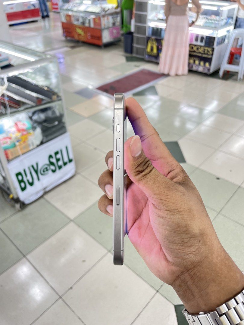 iPhone 15 Pro 256GB 95% BH NTC OPENLINE NO ISSUE (Category: iPhone 15 Series) located in Manila. Submitted by benshop. (Listing ID 1439851696, Image 3). Description: FOR SALE | TRADE/SWAP BenShop Price : 38,500 php ▫️On hand: iPhone 15 Pro ▫️256 ▫️Openline/Factory unlocked ▫️Natural ▫️95% Batt health ▫️Ntc Local Variant ▫️Complete Original box ▫️All Features Working INCLUSIONS & FREEBIES: *CHARGER SET *CLEAR CASE *TEMPERED GLASS MODE OF TRANSACTI