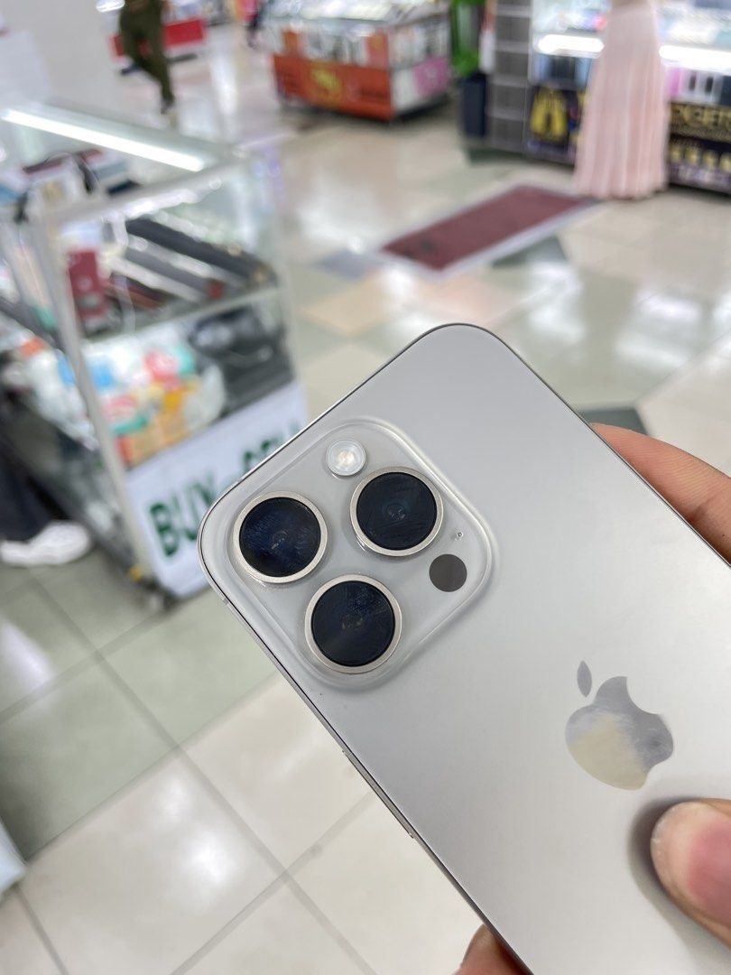 iPhone 15 Pro 256GB 95% BH NTC OPENLINE NO ISSUE (Category: iPhone 15 Series) located in Manila. Submitted by benshop. (Listing ID 1439851696, Image 2). Description: FOR SALE | TRADE/SWAP BenShop Price : 38,500 php ▫️On hand: iPhone 15 Pro ▫️256 ▫️Openline/Factory unlocked ▫️Natural ▫️95% Batt health ▫️Ntc Local Variant ▫️Complete Original box ▫️All Features Working INCLUSIONS & FREEBIES: *CHARGER SET *CLEAR CASE *TEMPERED GLASS MODE OF TRANSACTI