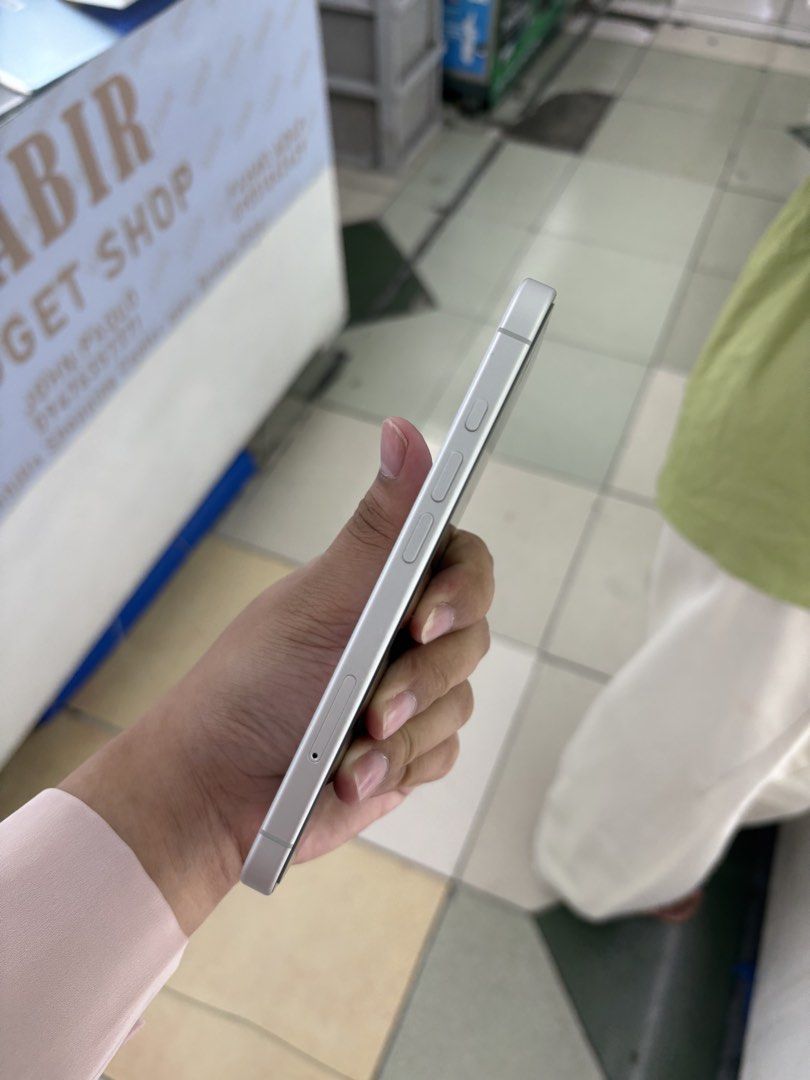 iPhone 16 128GB Factory Unlock No Issue Secondhand (Category: iPhone 16 Series) located in Pasig City. Submitted by FarAndRayShop (Listing ID 1439908639, Image 3). Description: OPEN FOR SWAP/SELLING/BUYING (RFS: Buy and Sell) Price: 35,499 iPhone 16 128GB •FACTORY UNLOCK •NO HIDDEN ISSUES •TEST TO SAWA •Authentic Phone Physical store in Greenhills Shopping Center XD-07 Stall Number Look For Rayray Or Anika NO CASH INSTALLMENT We are open also for
