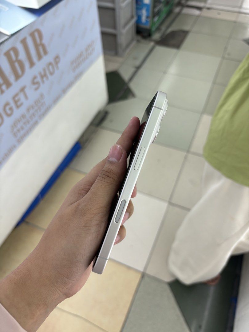 iPhone 16 128GB Factory Unlock No Issue Secondhand (Category: iPhone 16 Series) located in Pasig City. Submitted by FarAndRayShop (Listing ID 1439908639, Image 2). Description: OPEN FOR SWAP/SELLING/BUYING (RFS: Buy and Sell) Price: 35,499 iPhone 16 128GB •FACTORY UNLOCK •NO HIDDEN ISSUES •TEST TO SAWA •Authentic Phone Physical store in Greenhills Shopping Center XD-07 Stall Number Look For Rayray Or Anika NO CASH INSTALLMENT We are open also for