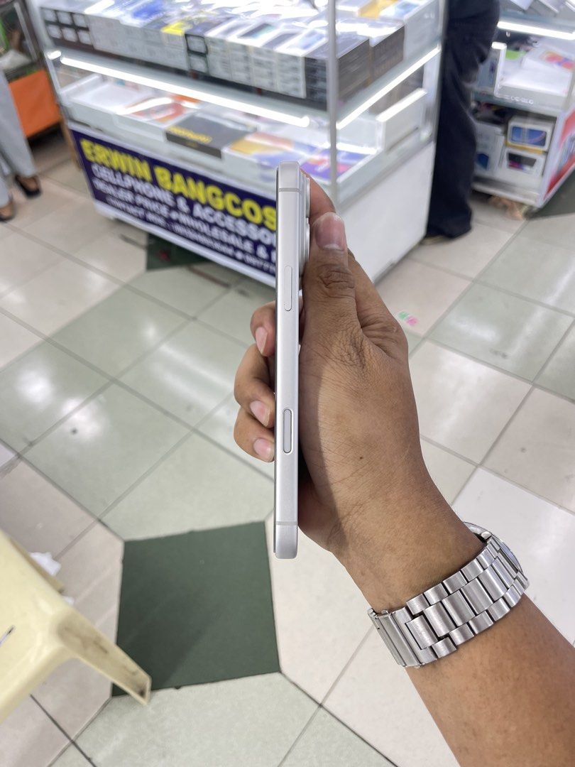 iPhone 17 Pro Max 512GB 100% BH COMPLETE WITH BOX DUAL SIM (Category: iPhone 17 Series) located in Manila. Submitted by benshop. (Listing ID 1439852197, Image 3). Description: FOR SALE | TRADE/SWAP BenShop Price : 86,500 php ▫️On hand: iPhone 17 Pro Max ▫️512gB ▫️Openline/Factory unlocked ▫️Silver ▫️100% Batt health ▫️CH Variant DUAL ▫️Complete Original box ▫️All Features Working INCLUSIONS & FREEBIES: *CHARGER SET *CLEAR CASE *TEMPERED GLASS MOD