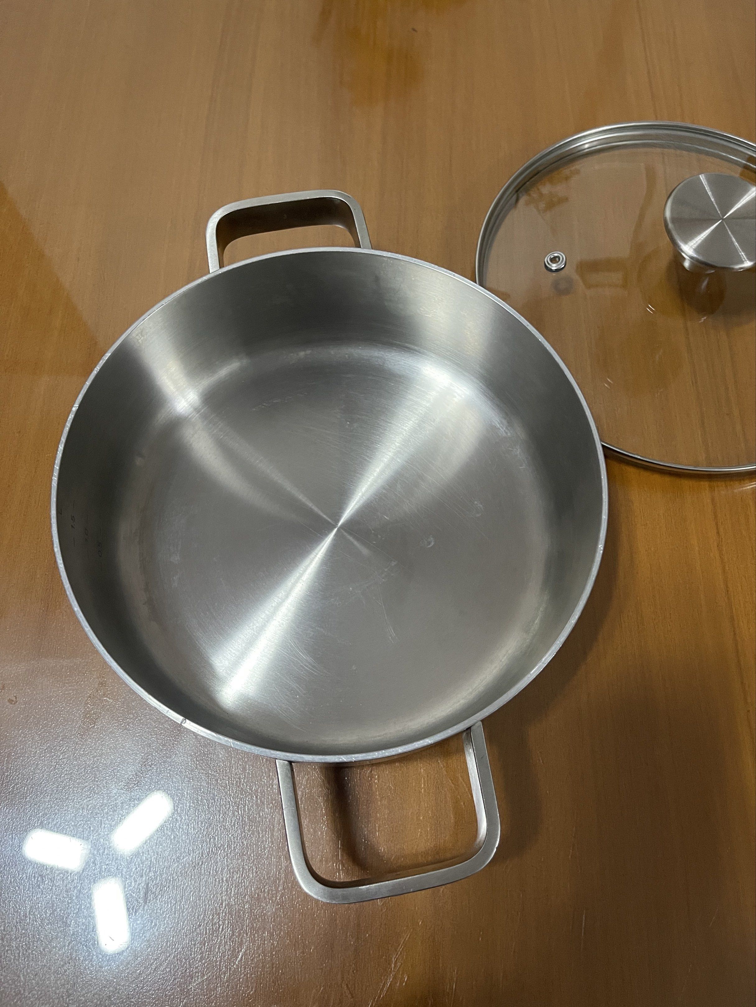 Jaju Stainless Steel double handle pan 20cm (Category: Cookware & Accessories) located in Quezon City. Submitted by doublelkitchenwares (Listing ID 1432563495, Image 2). Description: Jaju Stainless Steel double handle pan Made in Vietnam 20x6.5cm Induction / Gas / Electric Solid, Makapal and mabigat Fully clad Super minimal sign of usage, mabago pa Pick up or shipping via lalamove Provincial 🚚j&t Novaliches Qc.
