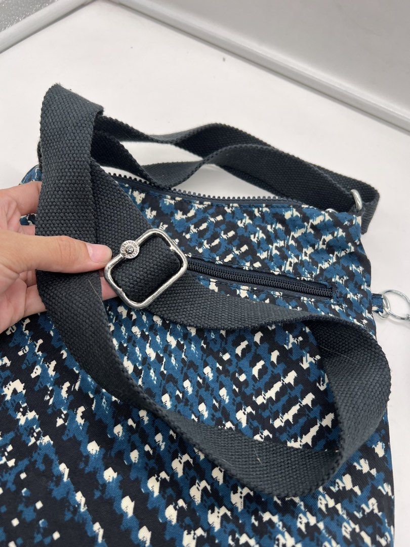 Kipling Arto crossbody bag nylon blue (Category: Cross-body Bags) located in Cavite. Submitted by aellavier (Listing ID 1439815459, Image 3). Description: orig preloved, signs of use sa lining inside .