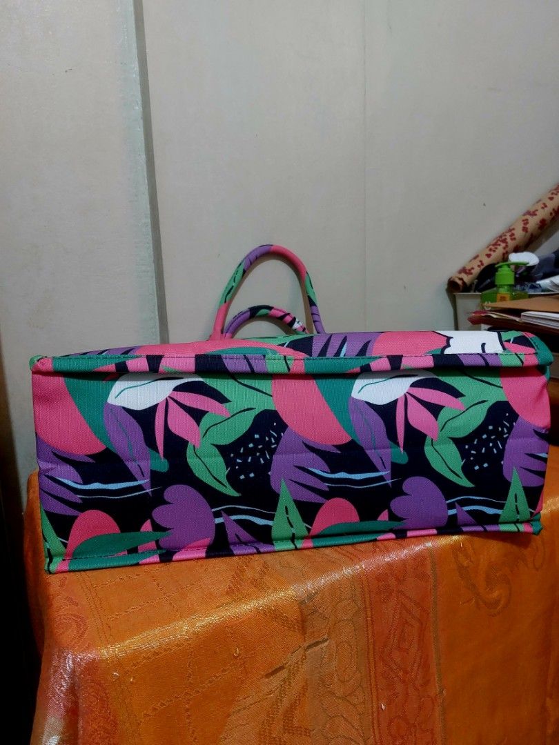 KUROMI Sanrio book tote Large size (Category: Tote Bags) located in Las Pinas. Submitted by jmproperties (Listing ID 1439927353, Image 2). Description: - Cute Kuromi graphic on a vibrant tropical leaf print tote bag. - Fun abstract pattern on the interior lining. - Spacious design for all your essentials. - Sturdy handles for comfortable carrying. - Perfect for everyday use and stylishly carrying your belongings. size : 47 x 35 x 17cm.