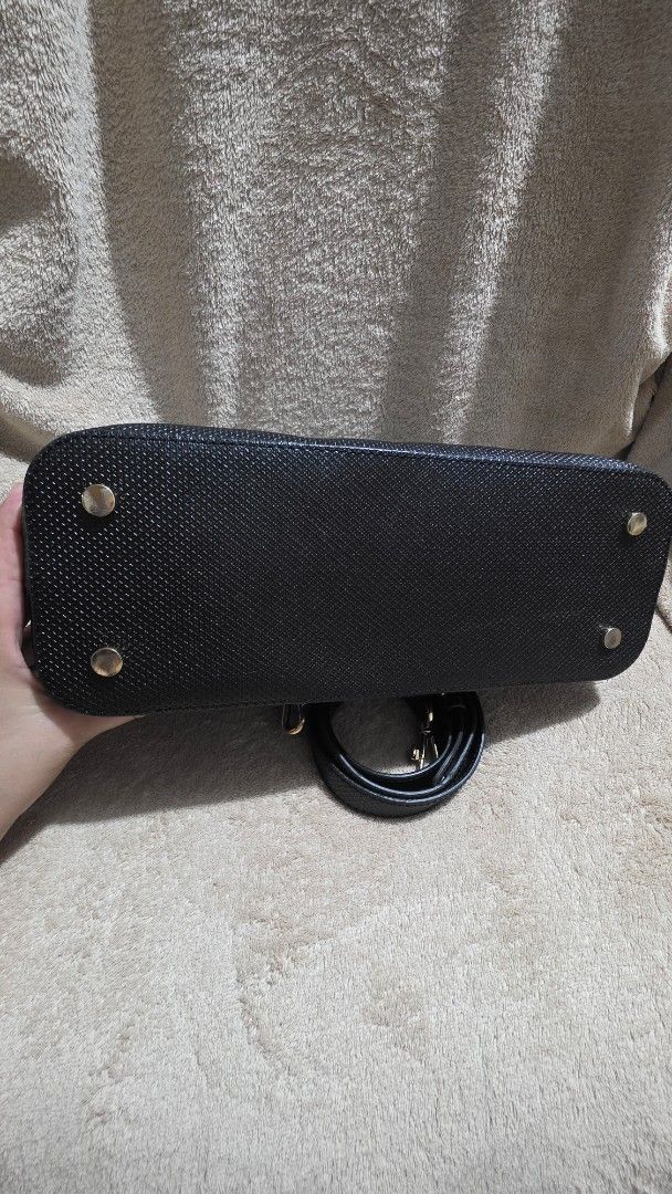 Lacoste Chantaco Black Handbag with Shoulder Strap (Category: Shoulder Bags) located in Mandaluyong City. Submitted by mlstuff28 (Listing ID 1439890738, Image 3). Description: - Authentic -Chantaco leather -Detachable shoulder strap - Top handles - Gold-colored hardware Mop: bank transfer.