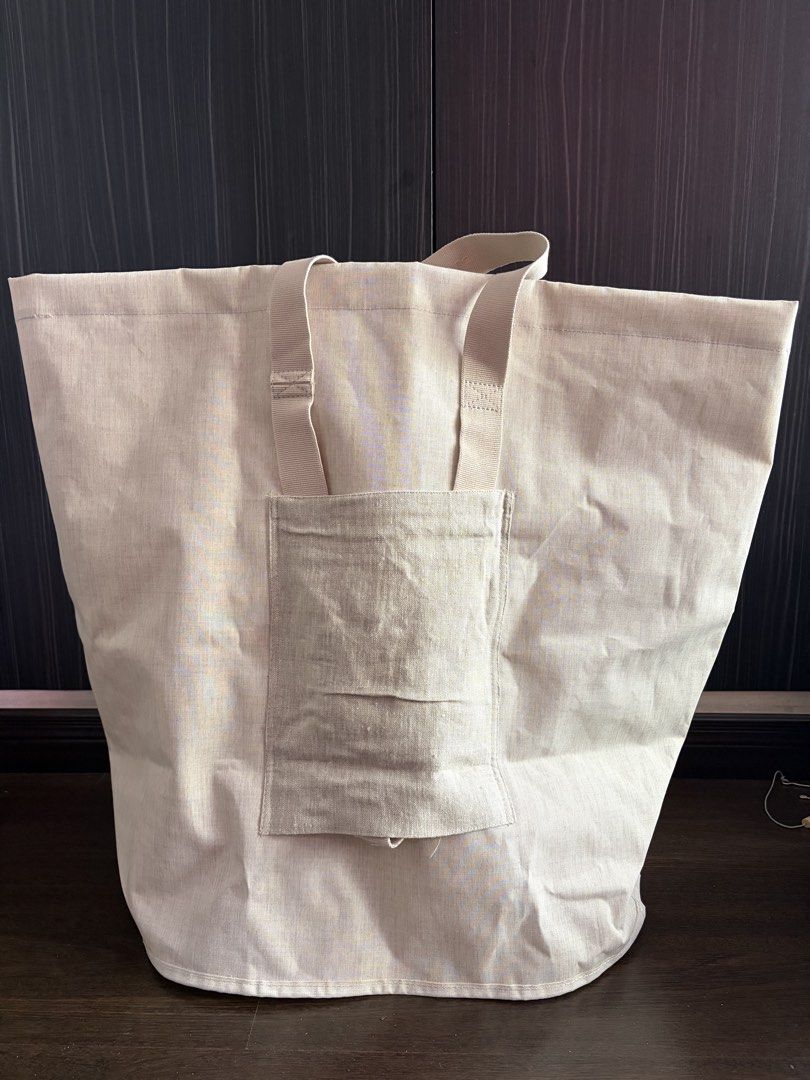 Laundry basket with handle (Category: Laundry Baskets) located in Manila. Submitted by thekidshop (Listing ID 1439933991, Image 1). Description: .