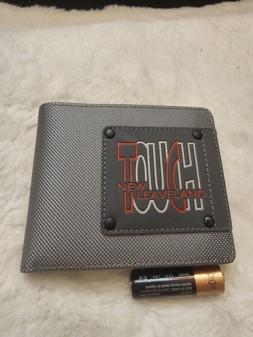 Leaveland Mens Wallet (Category: Wallets & Card Holders) located in Baguio. Submitted by reinaweng (Listing ID 1439956082, Image 1). Description: WYSIWYG Baguio Location Shipping (J&T) MOP(Gcash).