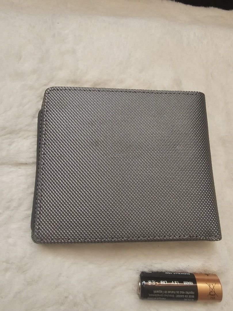 Leaveland Mens Wallet (Category: Wallets & Card Holders) located in Baguio. Submitted by reinaweng (Listing ID 1439956082, Image 3). Description: WYSIWYG Baguio Location Shipping (J&T) MOP(Gcash).