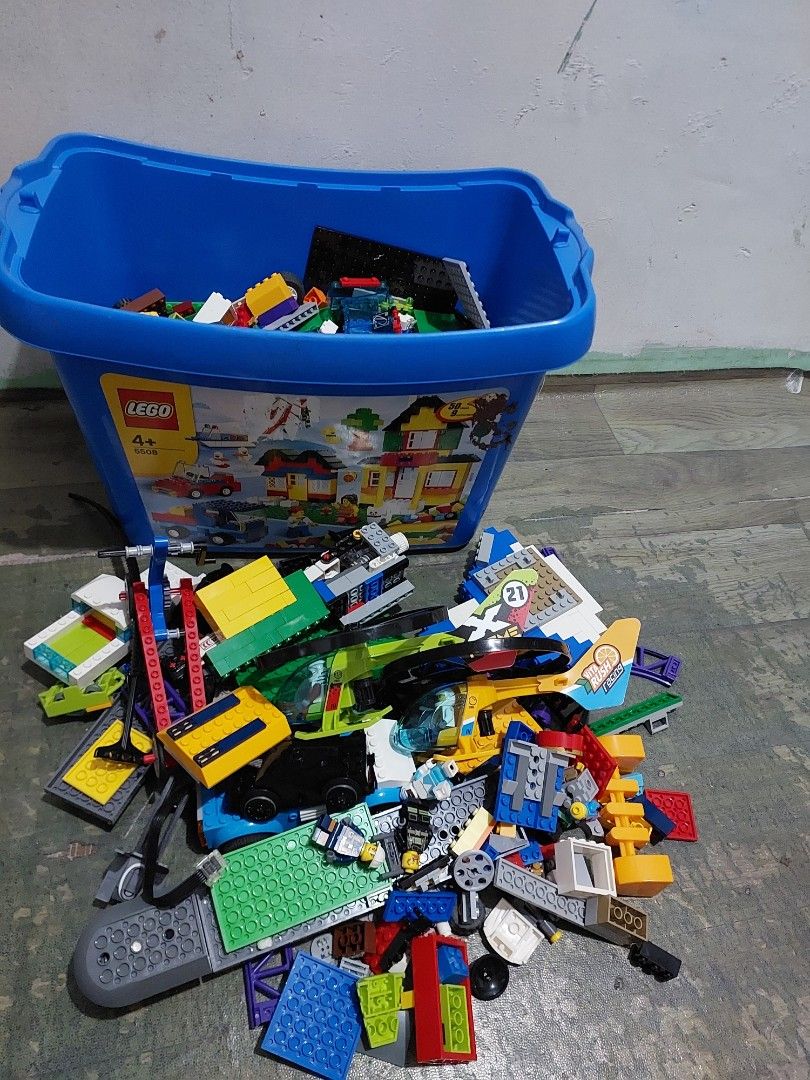 LEGO Classic Creative Bricks 10706 (Category: Lego & Building Sets) located in Quezon City. Submitted by jpnvintageonline (Listing ID 1439809002, Image 1). Description: - LEGO Classic Creative Bricks set - Includes a blue storage container - Features a variety of shapes, sizes, and colors - Likely from LEGO set 10706 - Suitable for ages 4+ - Encourages imaginative play and creativity.