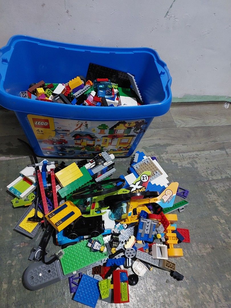LEGO Classic Creative Bricks 10706 (Category: Lego & Building Sets) located in Quezon City. Submitted by jpnvintageonline (Listing ID 1439809002, Image 2). Description: - LEGO Classic Creative Bricks set - Includes a blue storage container - Features a variety of shapes, sizes, and colors - Likely from LEGO set 10706 - Suitable for ages 4+ - Encourages imaginative play and creativity.