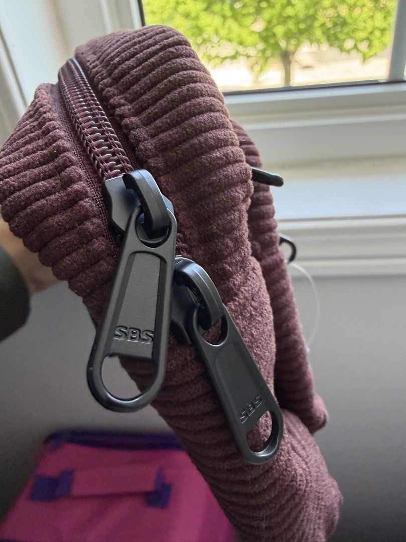 LIMITED BIEBER BELT BAG (Category: Belt bags, Clutches and Pouches) located in Taguig. Submitted by que_08 (Listing ID 1439986824, Image 2). Description: .