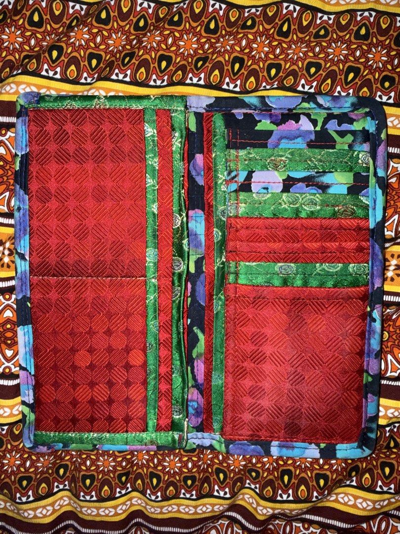 Long wallet (Category: Wallets & Card holders) located in Manila. Submitted by clearandsortedph (Listing ID 1439815923, Image 3). Description: .