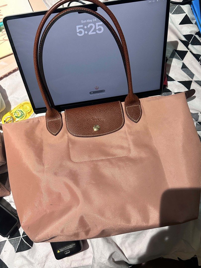 Longchamp Le Pliage Handle Bag (Category: Luxury Bags & Wallets) located in Pasay City. Submitted by airdnasxela (Listing ID 1439990475, Image 2). Description: - Authentic Longchamp Le Pliage tote bag - Lovely pink color - Spacious design, perfect for everyday use, travel, or carry-on - Interior shows some ink marks - original price 7k (bought from poland) .