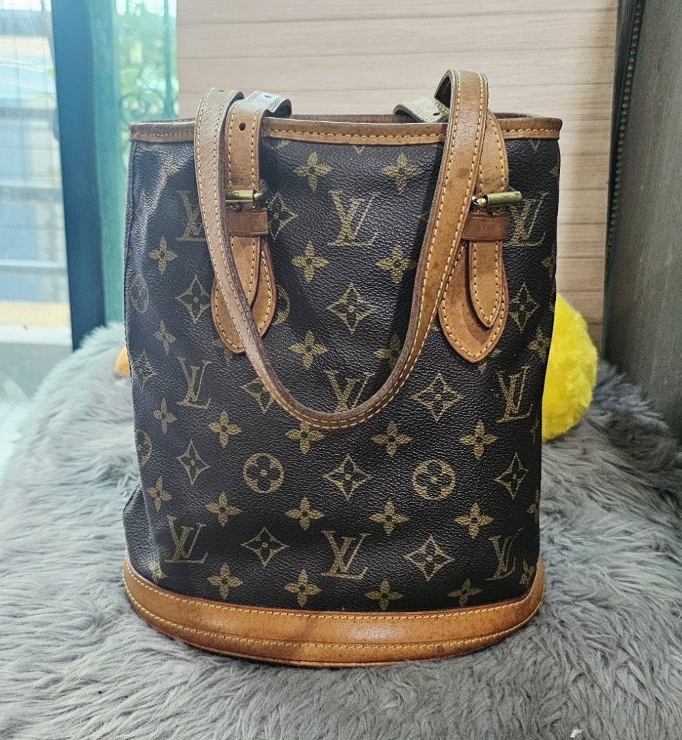 Louis Vuitton Monogram Canvas Petite Bucket Bag (Category: Luxury Bags & Wallets) located in Manila. Submitted by everythingnice8888 (Listing ID 1439879379, Image 1). Description: Louis Vuitton Monogram Canvas Petit Bucket Bag (often referred to as the Bucket PM). Key Characteristics Material: Crafted from the brand's classic water-resistant coated canvas featuring the iconic interlocking LV initials and floral motifs. Trim: Features natural vach