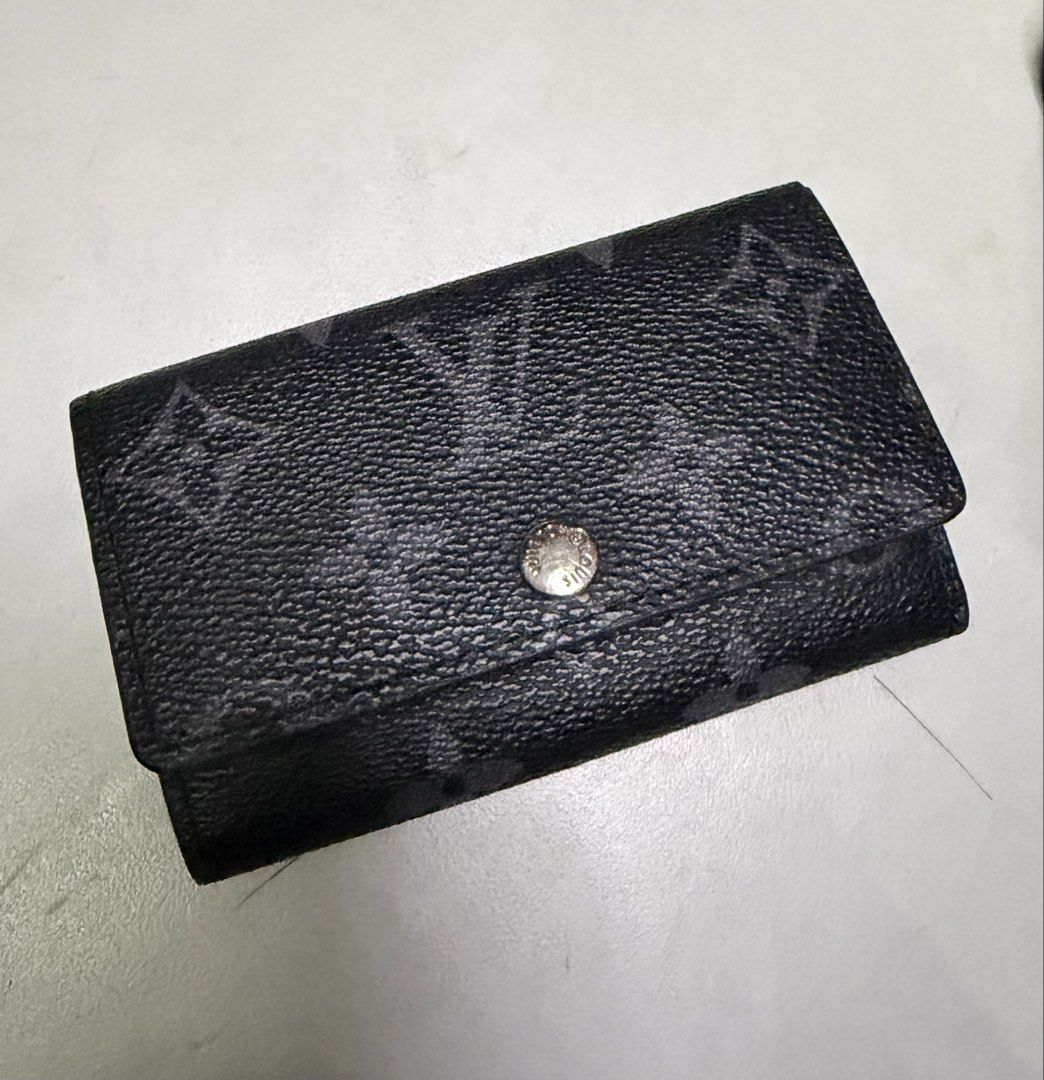 Louis Vuitton Monogram 5 Key Holder (Category: Luxury Bags & Wallets) located in Quezon City. Submitted by megchrisanne (Listing ID 1439939979, Image 1). Description: No inclusion First to pay basis Bdo/Gcash payment LBC/Lalamove Courier.